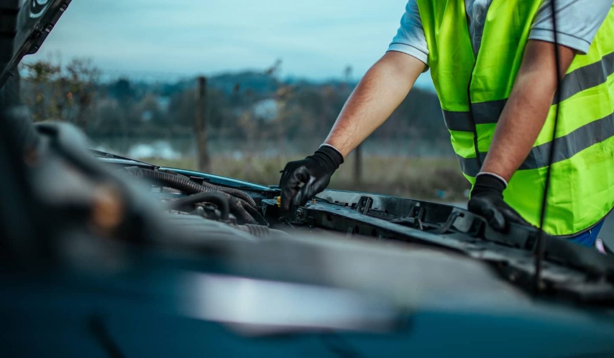 An image of a mechanic providing roadside assistance